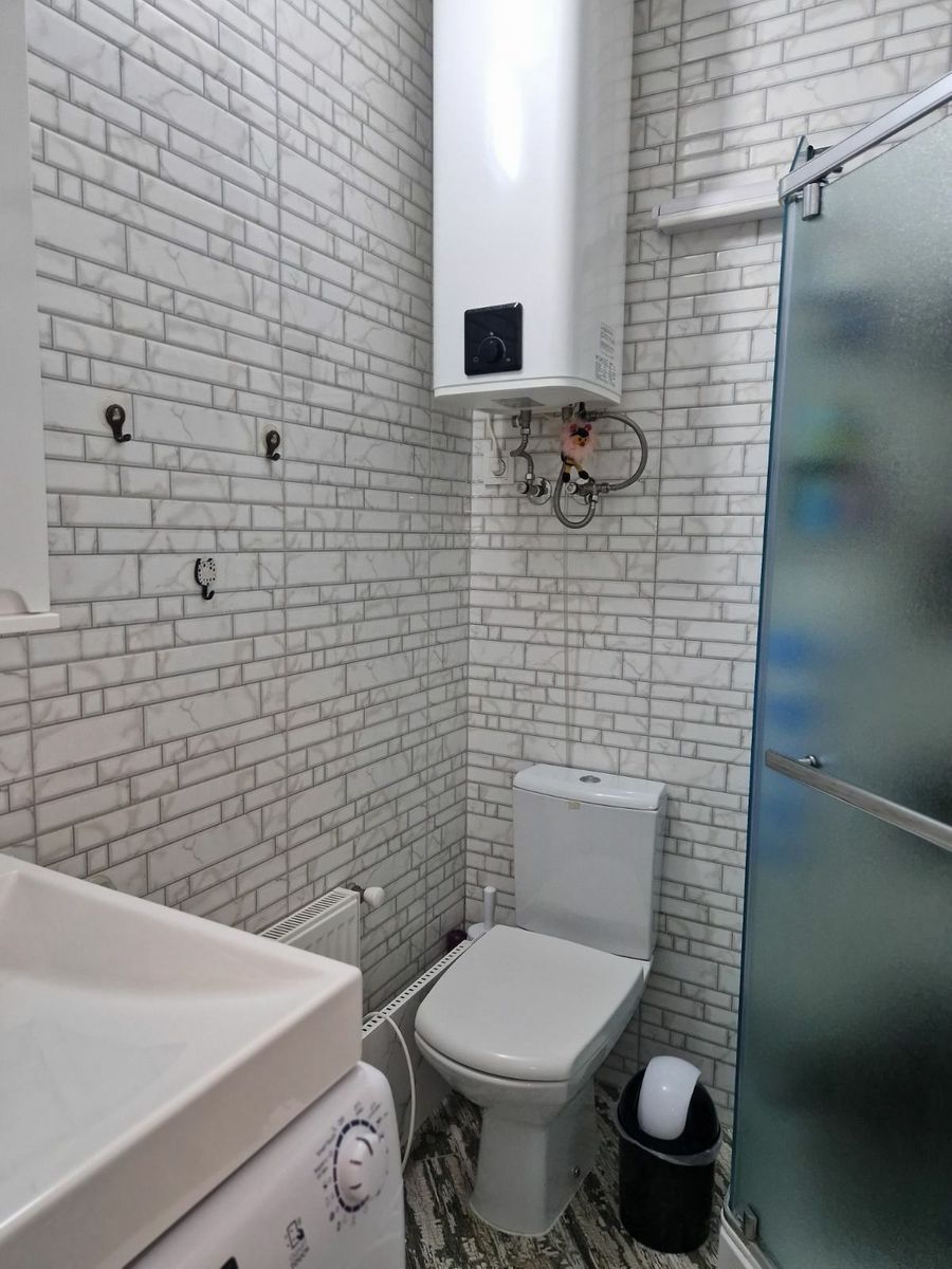 1838973105680293