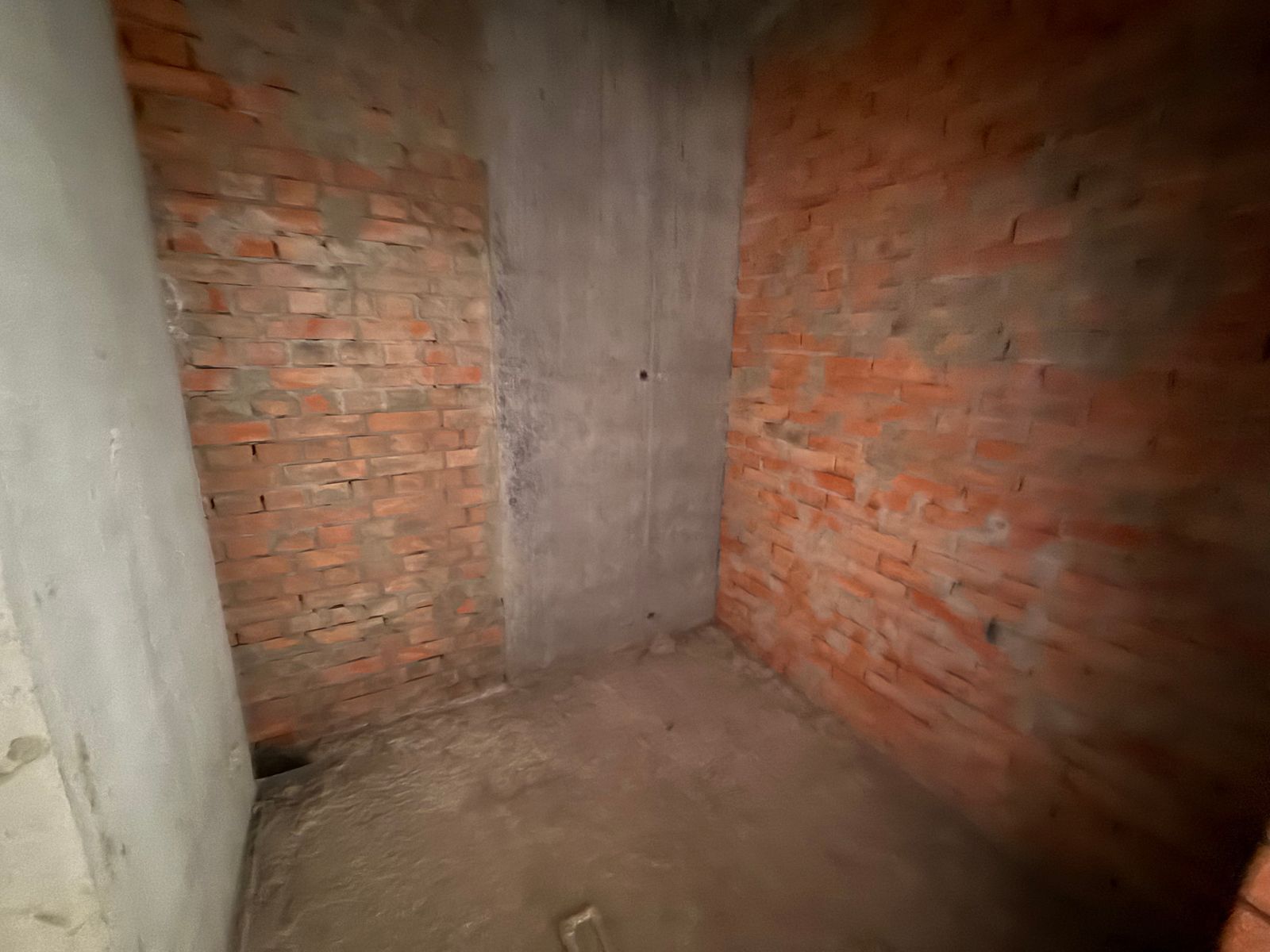 1833182112762294