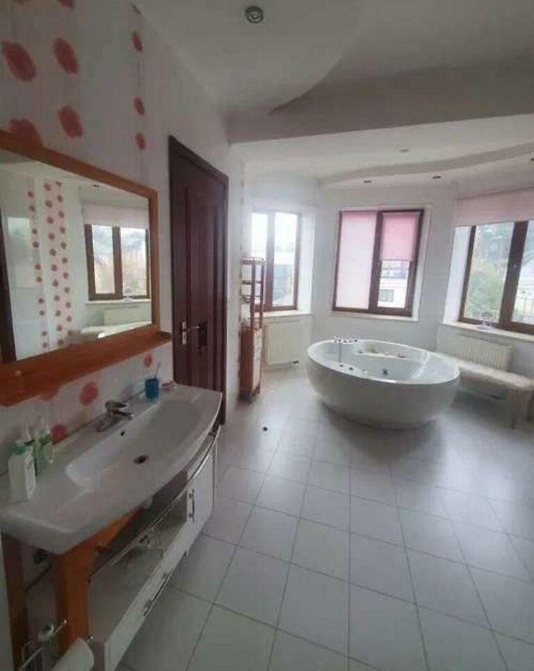 1835726319782294