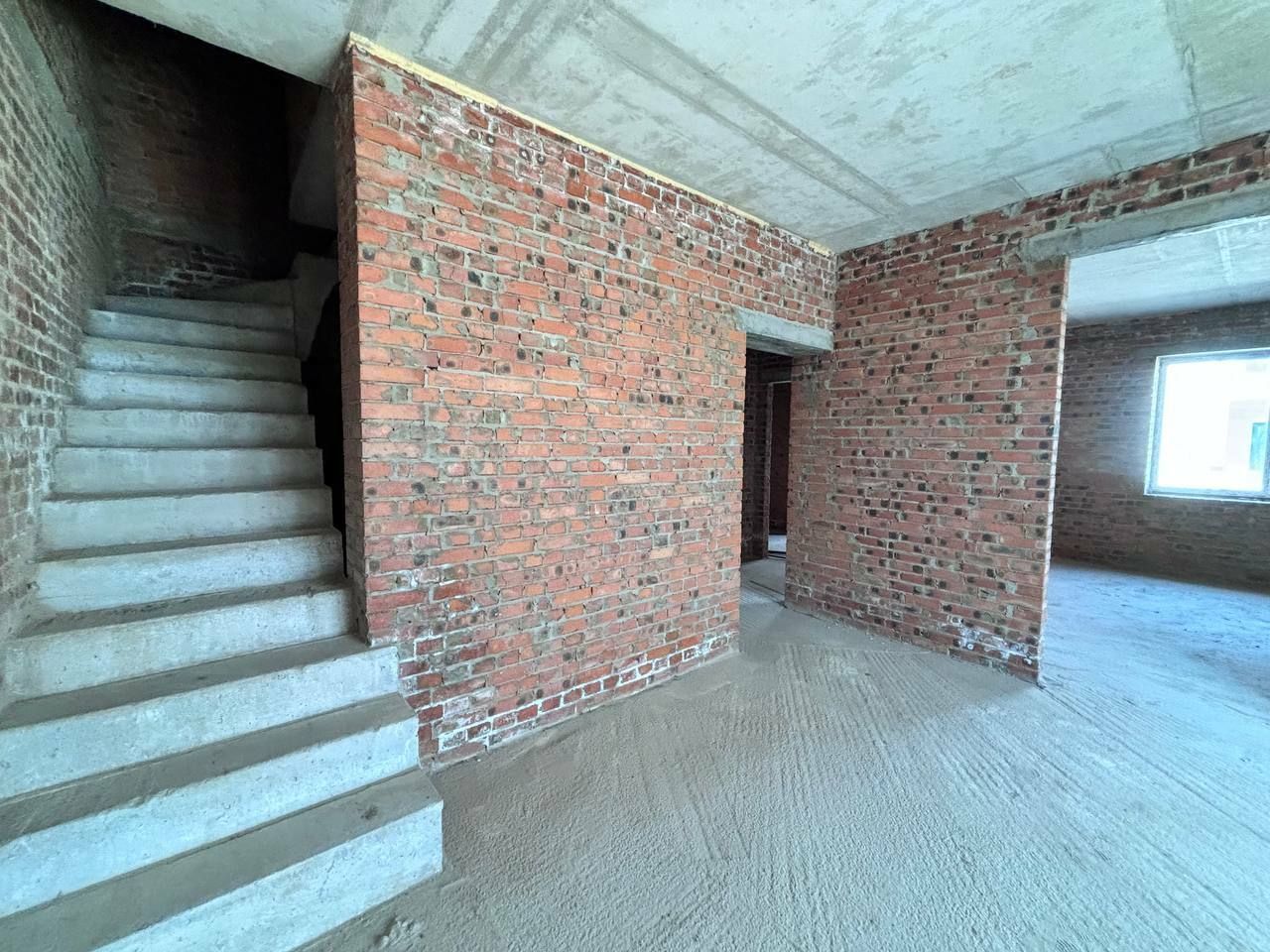 1831002418941295