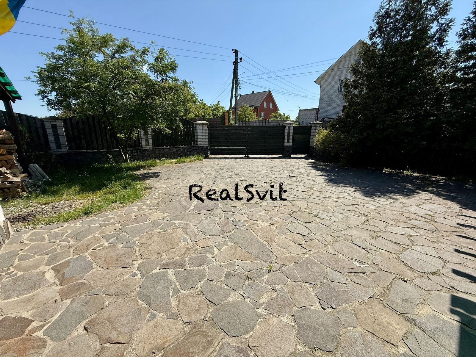 1833303032145296