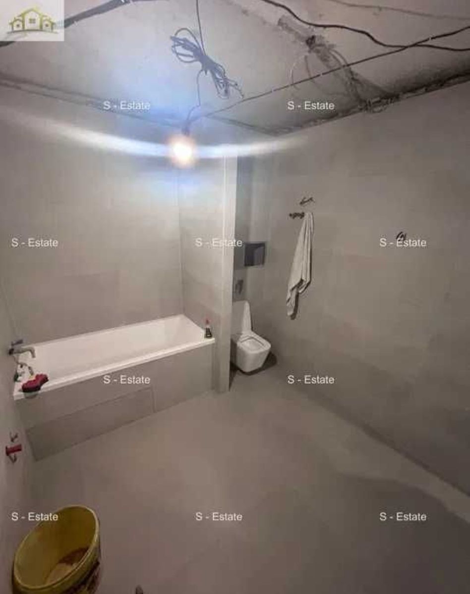 1836996252630296