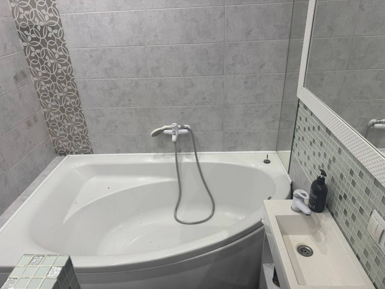 1841989245398299