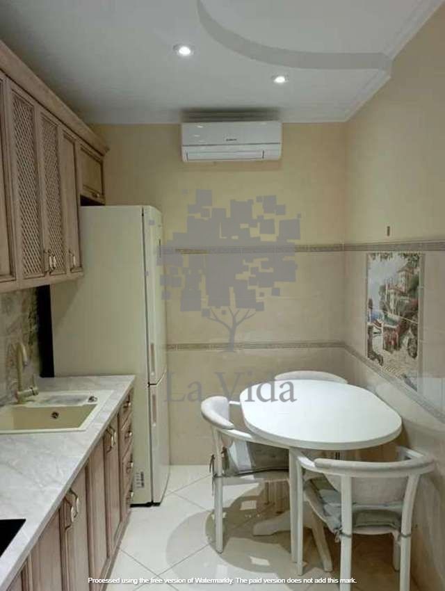 1831581114609300