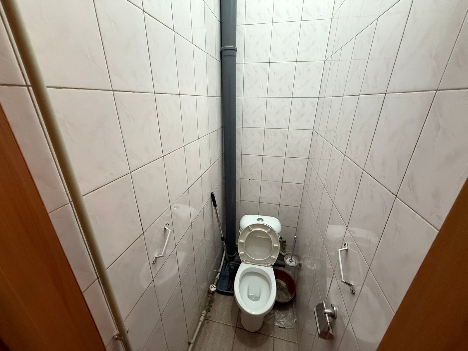 1835996564004300