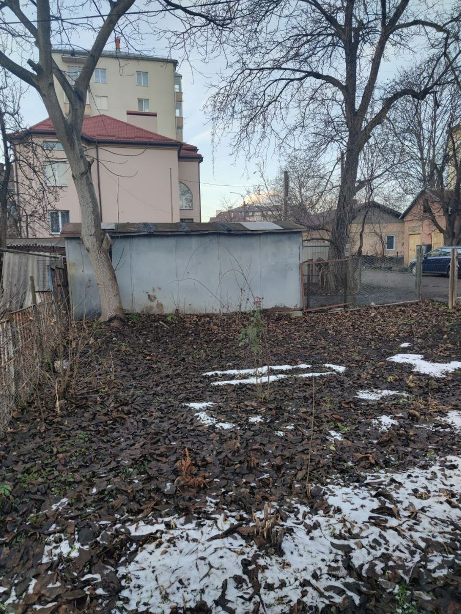 1821222218366301