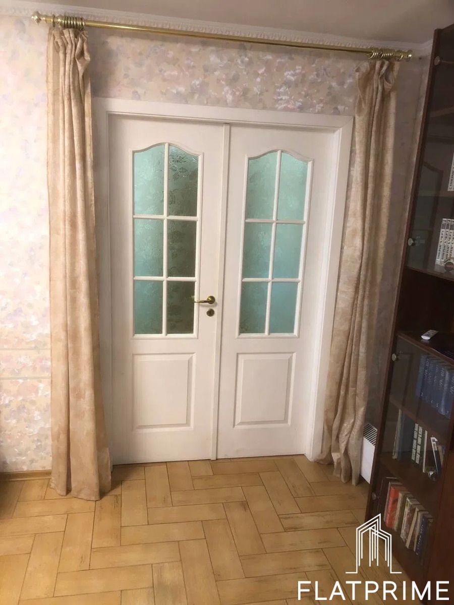 1832537625094301