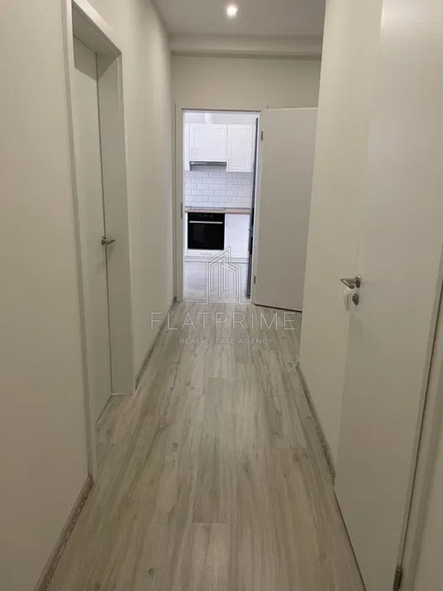 1832626641772301