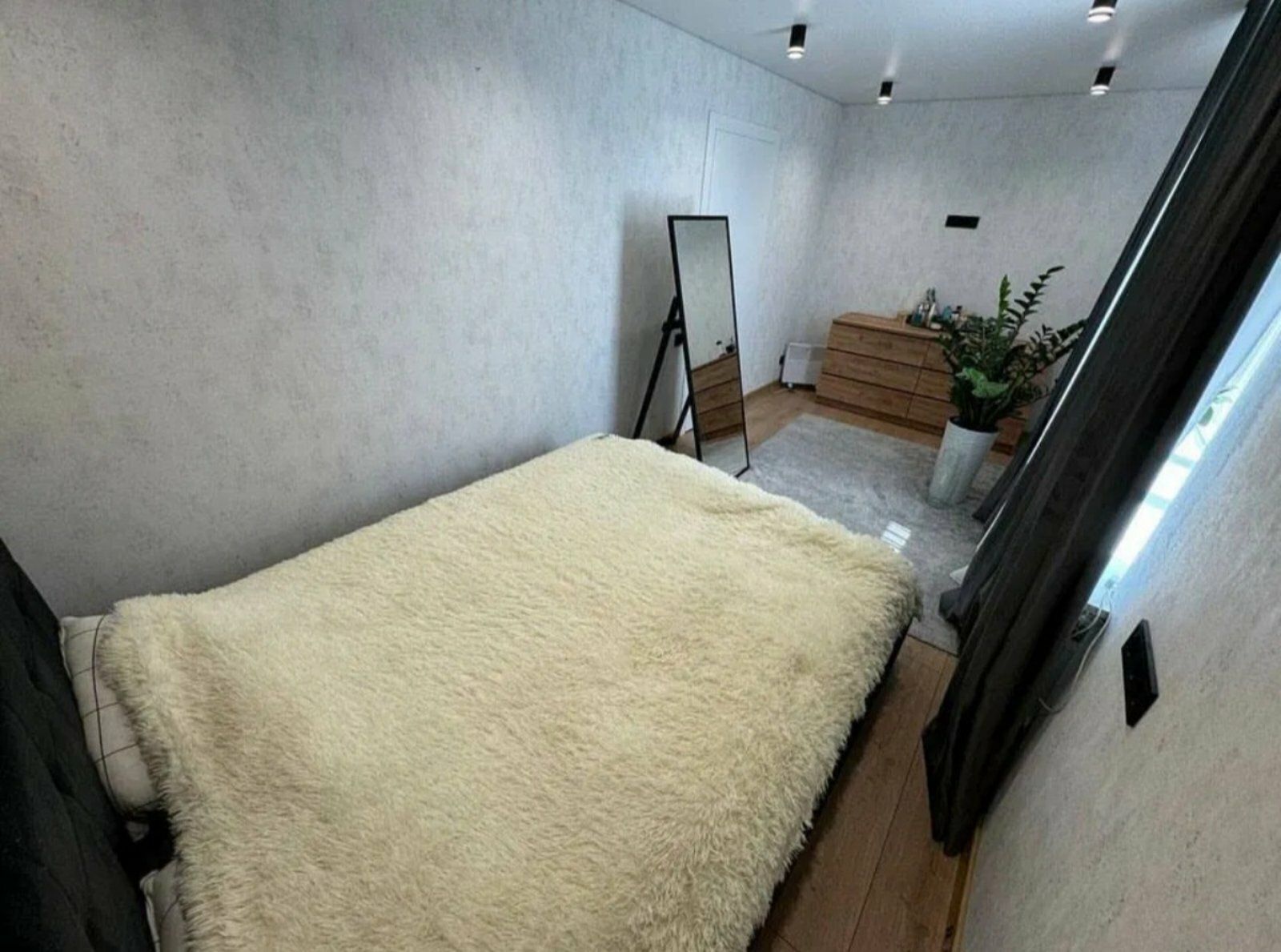 1835087427730301