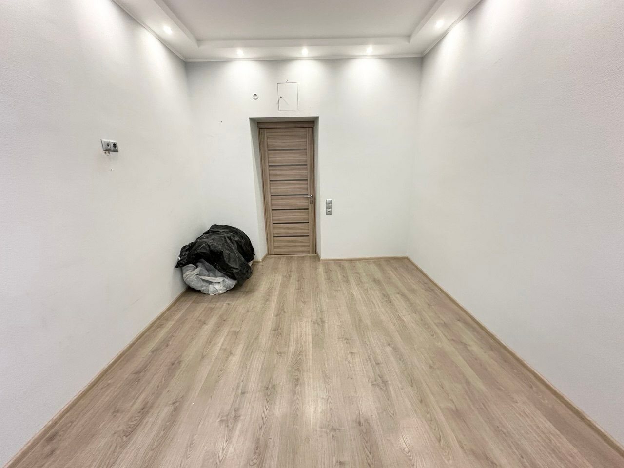 1831203958992302
