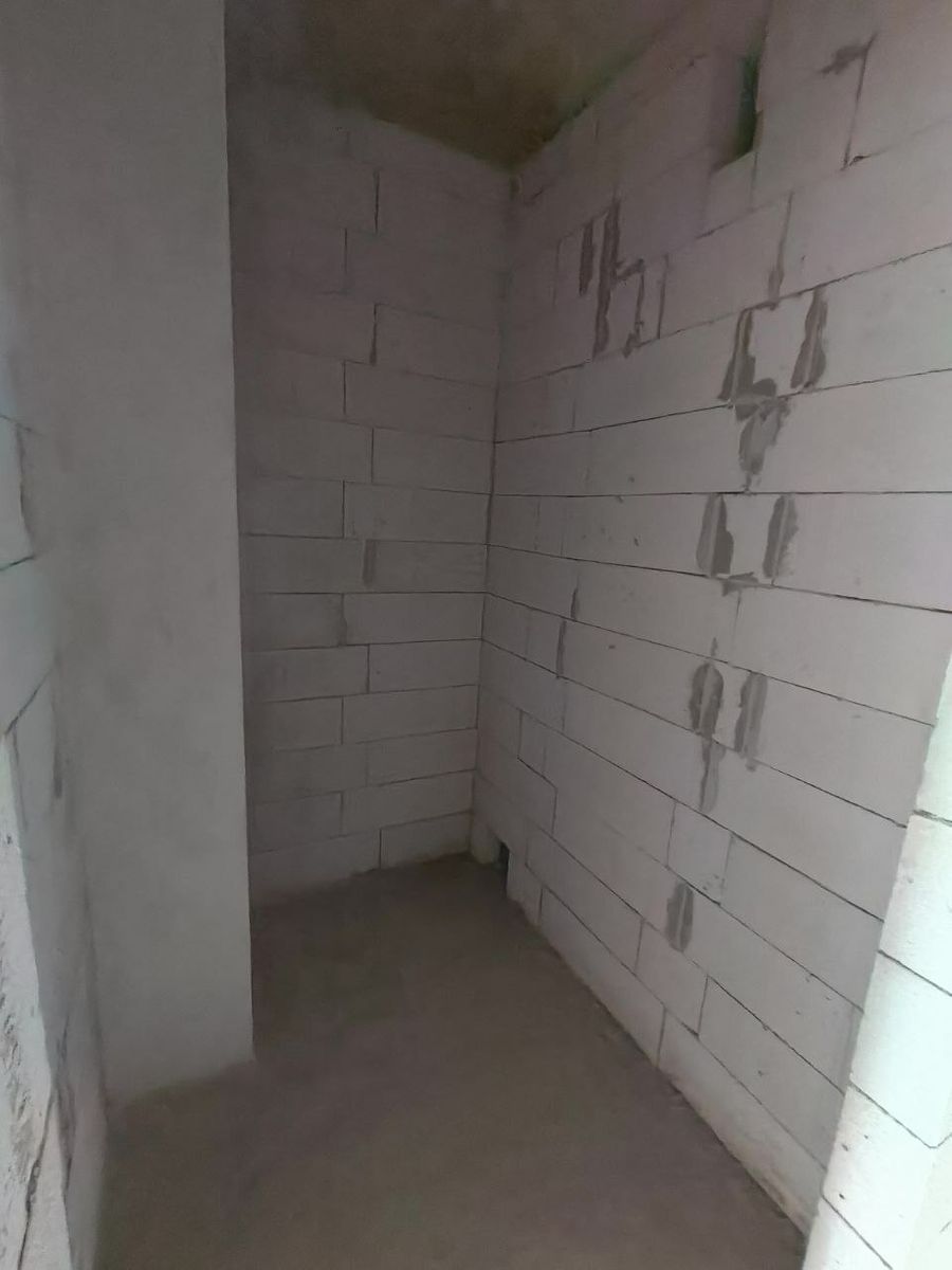 1832919055267303