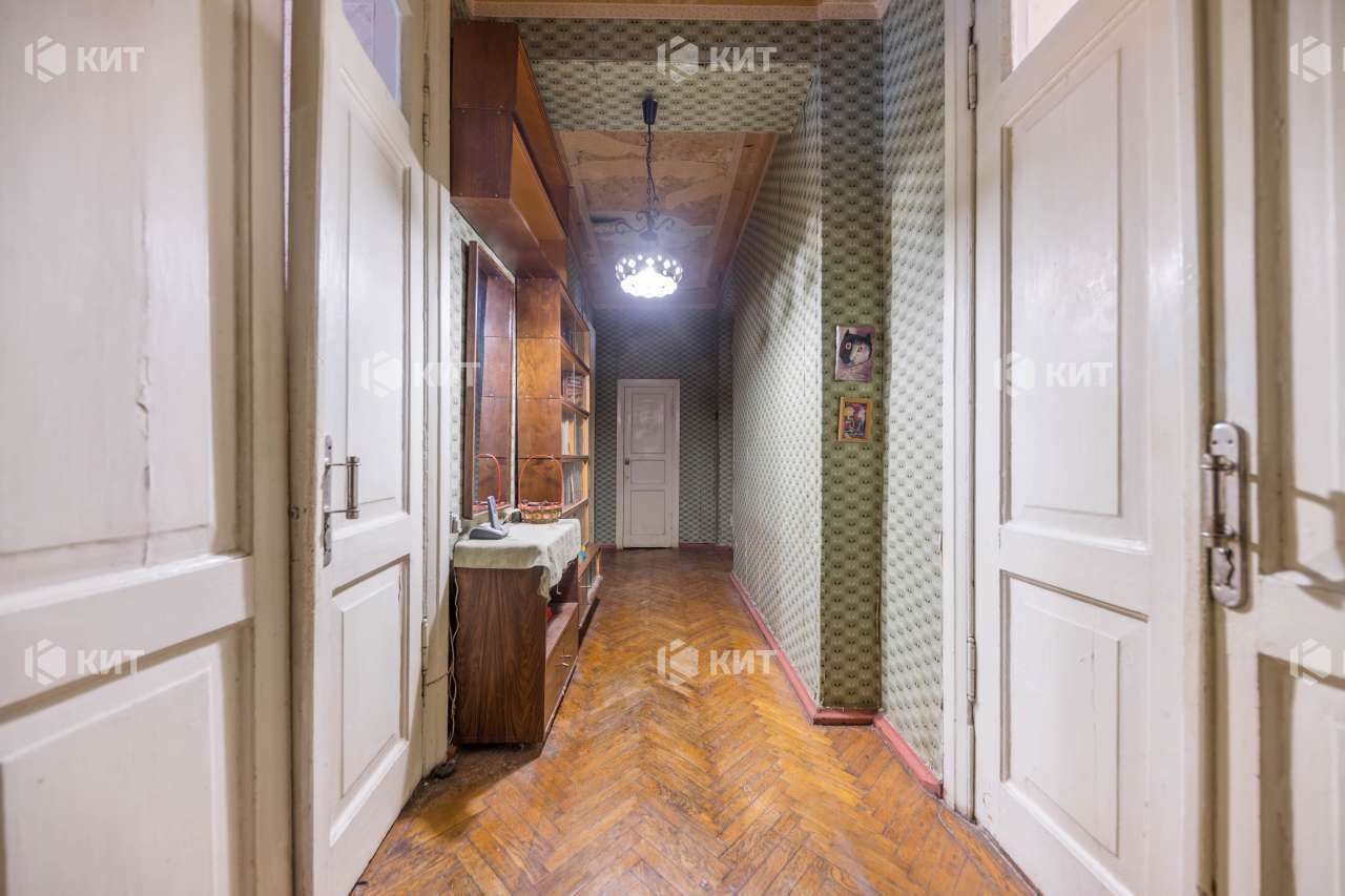 1831631051459304