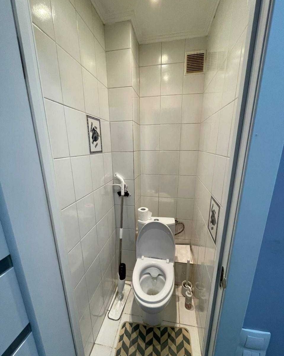1835255065656304