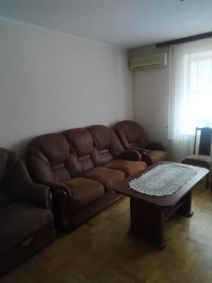 1829654744880305