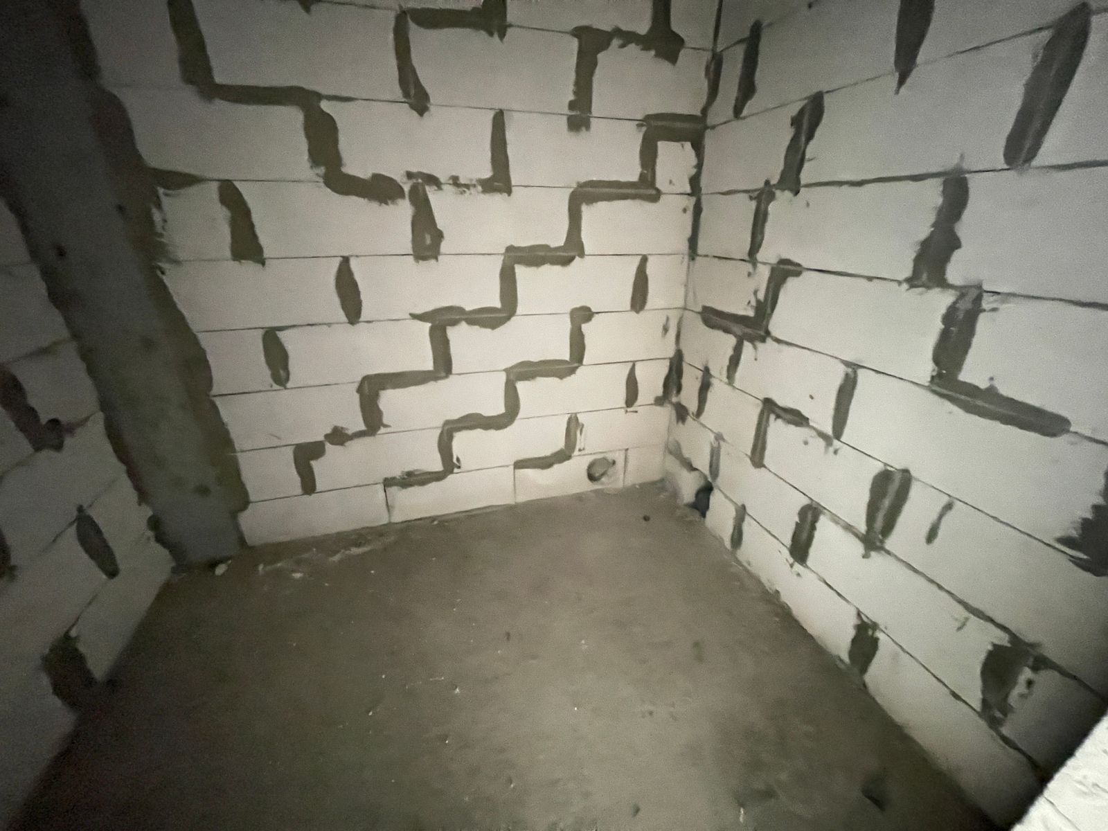 1838261635918305