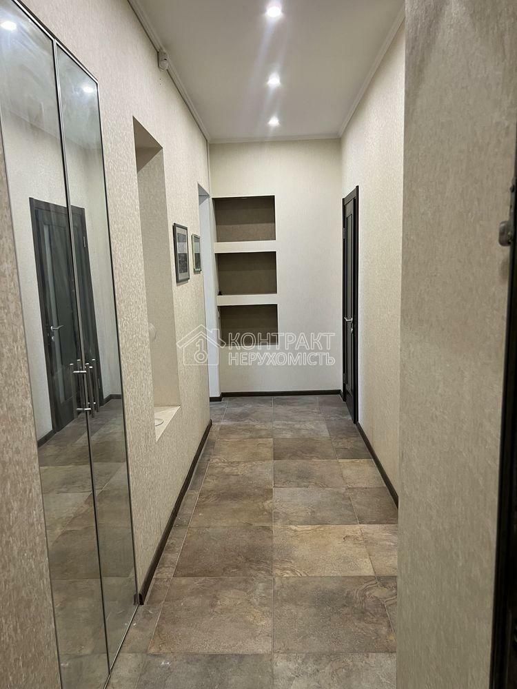 1833809189972306