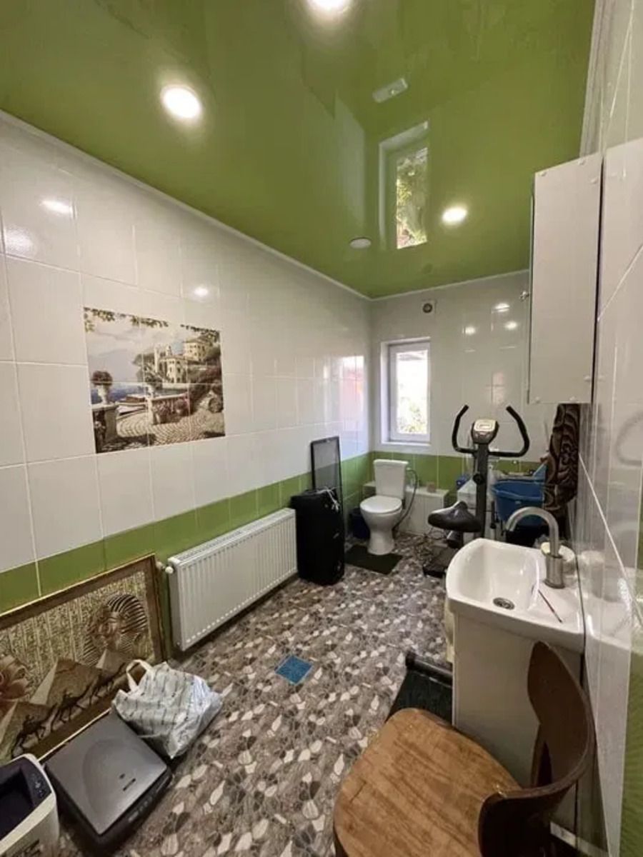 1836439790318307