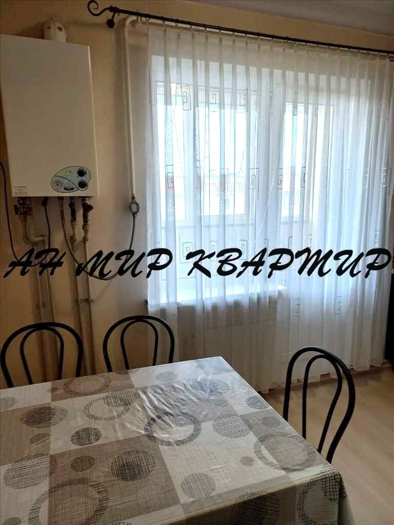1831944089726308