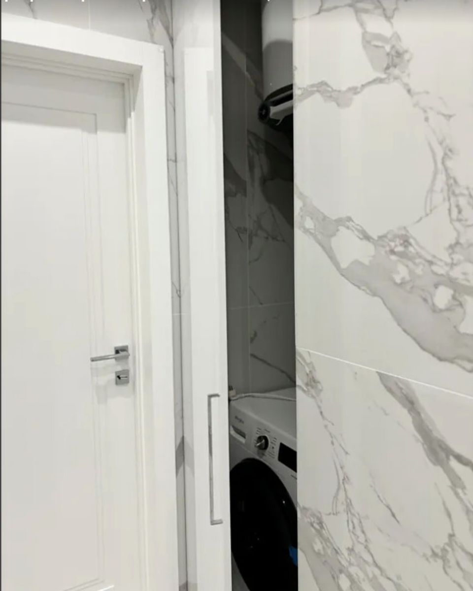 1832917737369308