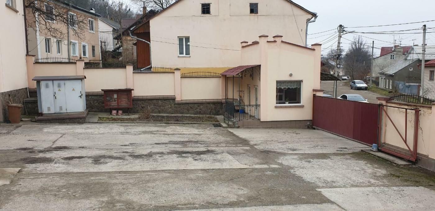 1830278496569309
