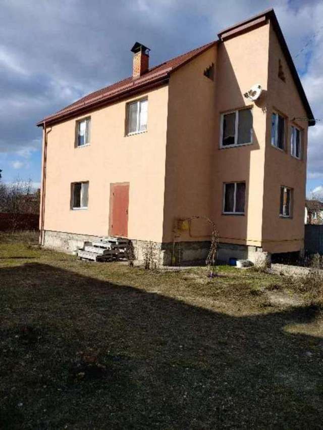 1832537498576309