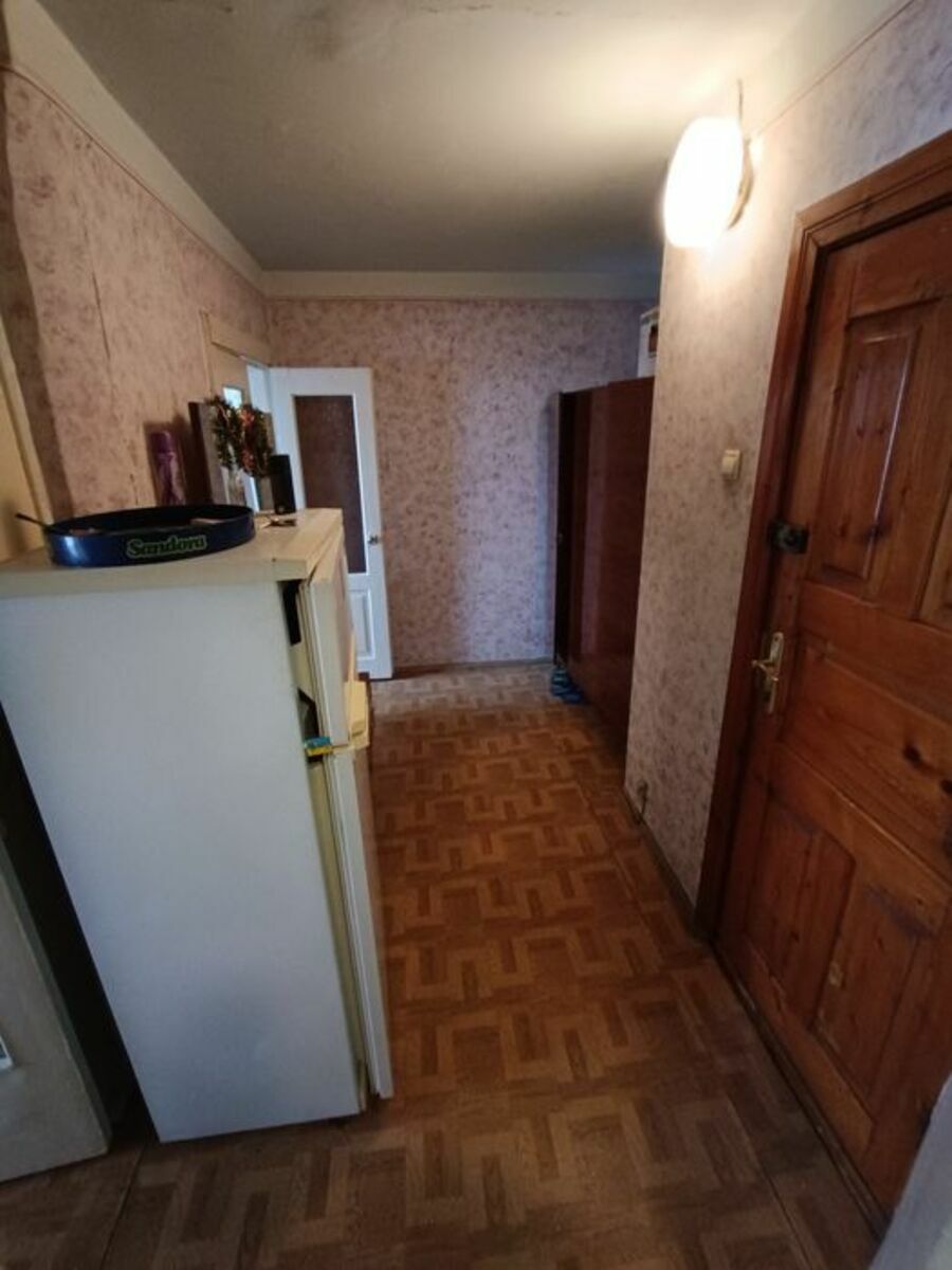 1832564851700309