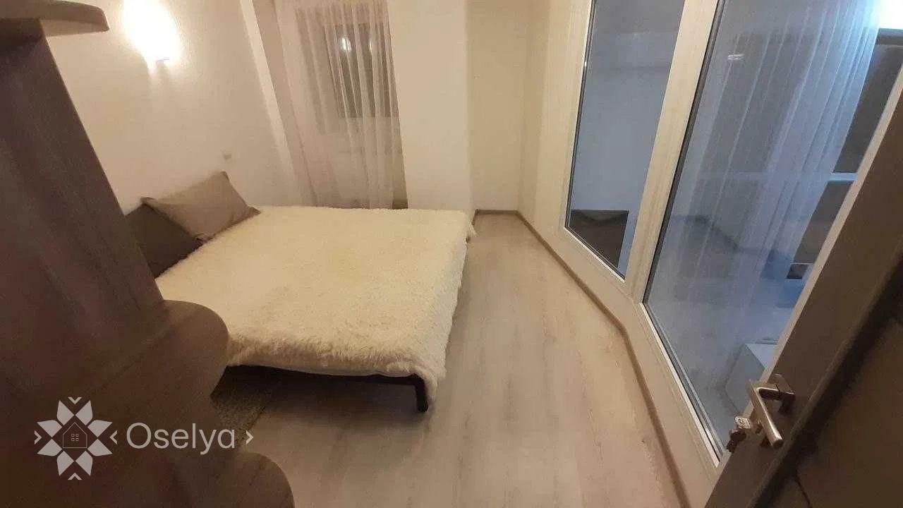 1831545945918310