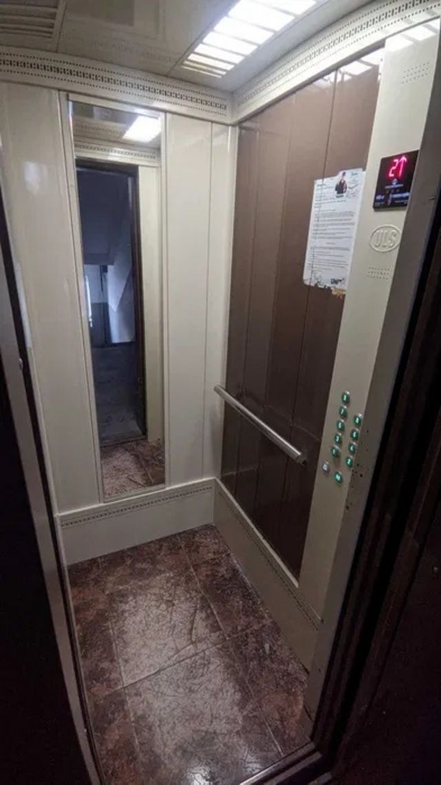 1832832605425310