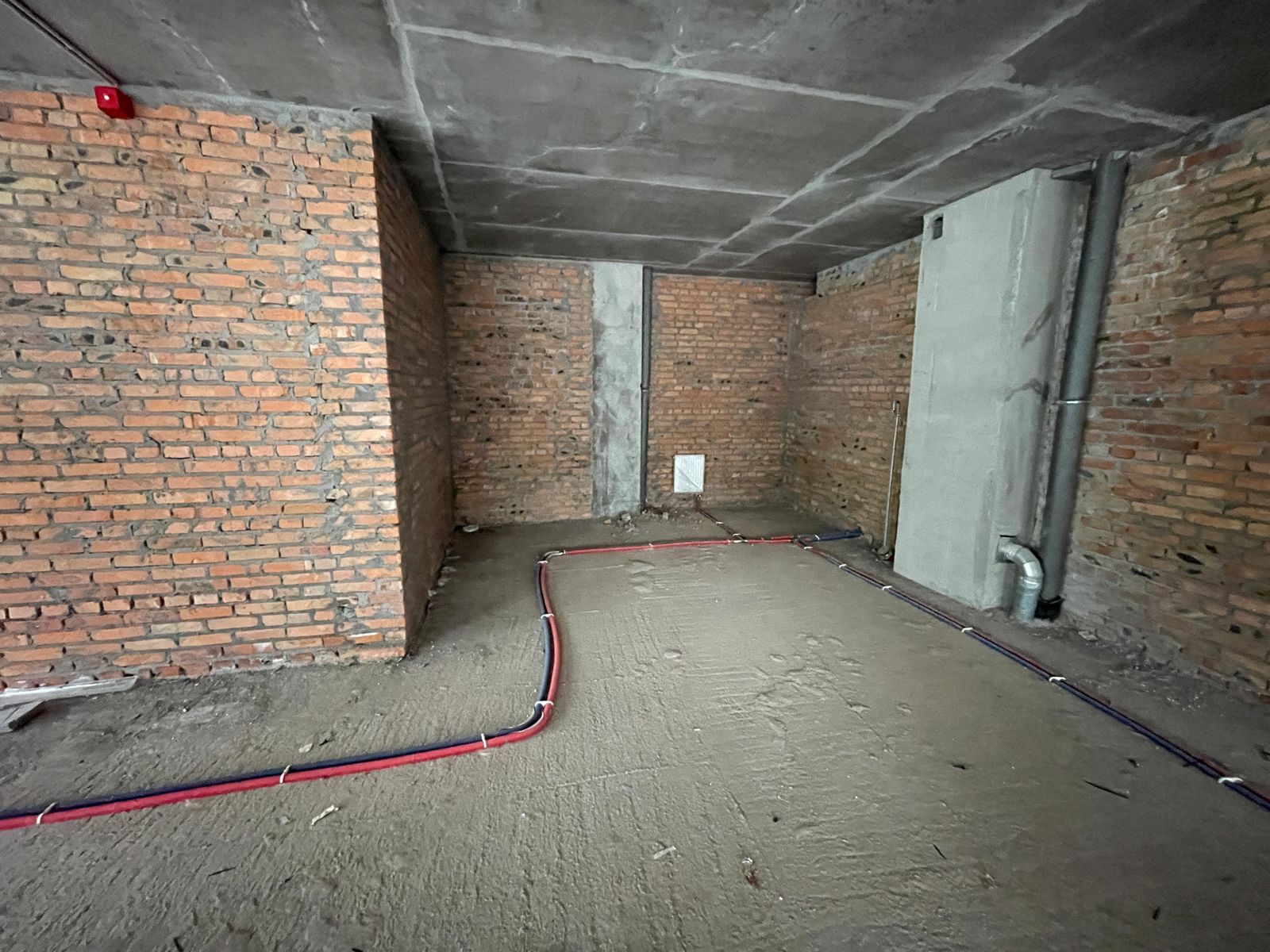 1833309619407311
