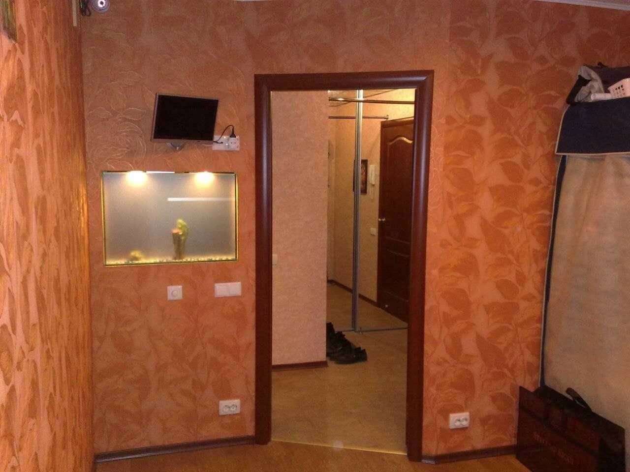 1827767846204313