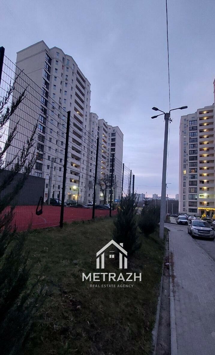 1832314301223316