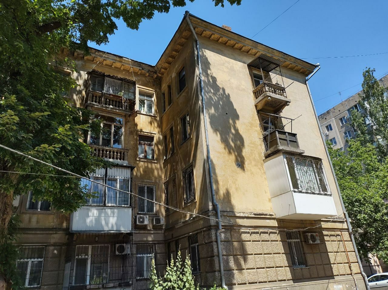 1835455393304317