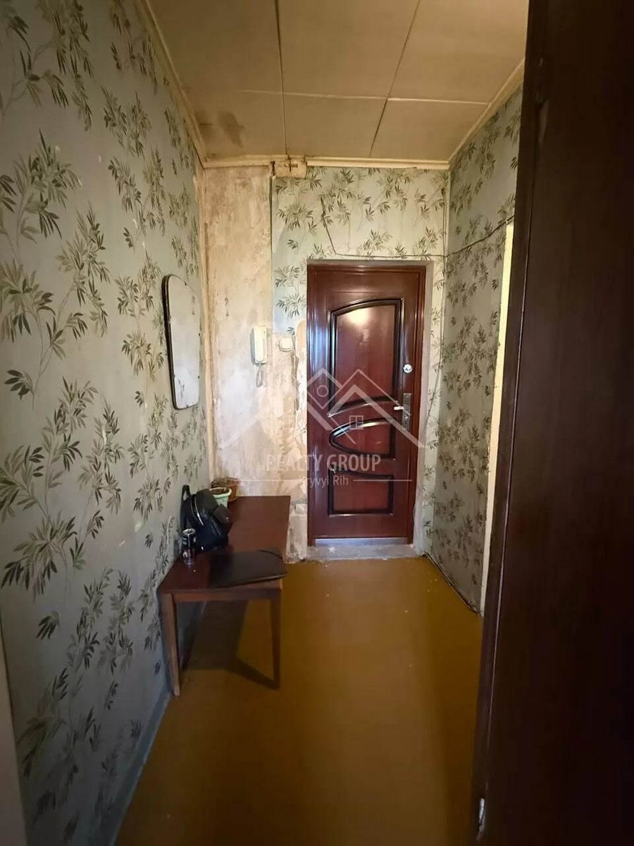 1837153943351317