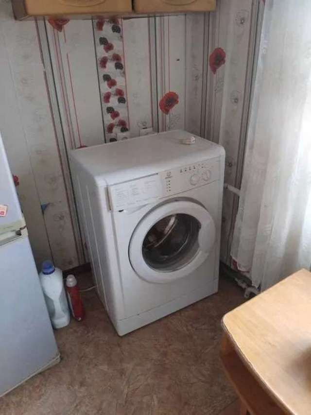 1835812903007318