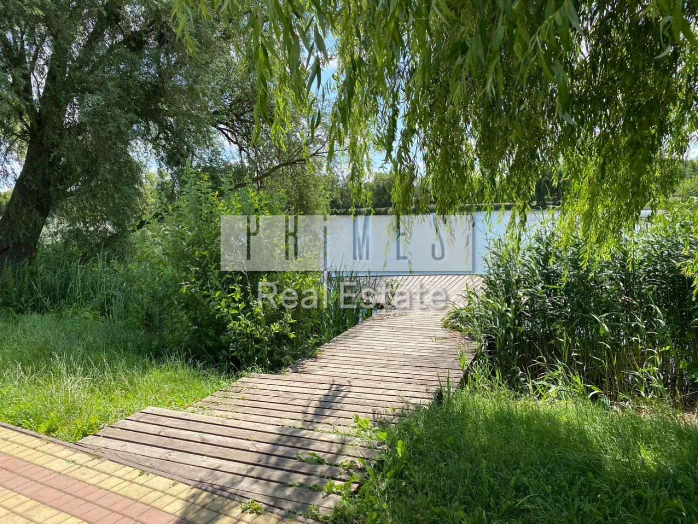 1836455802064318