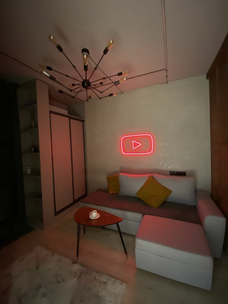 1833763557906319