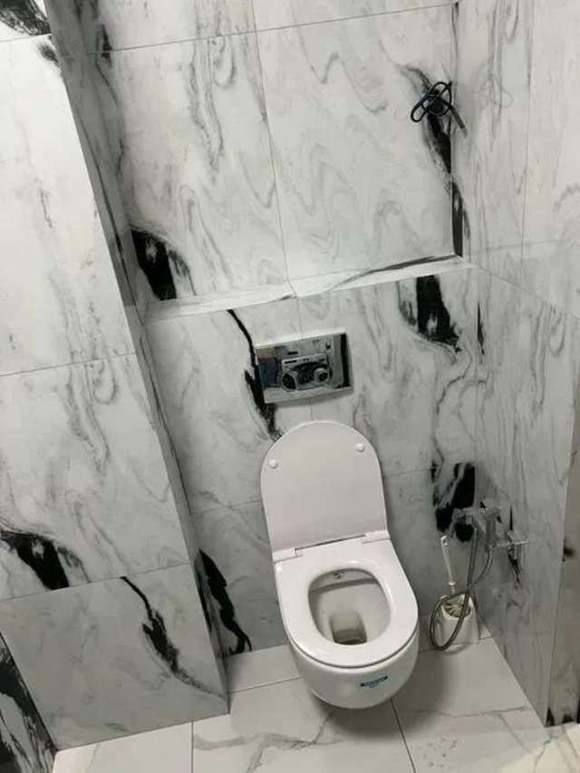 1835368698202319