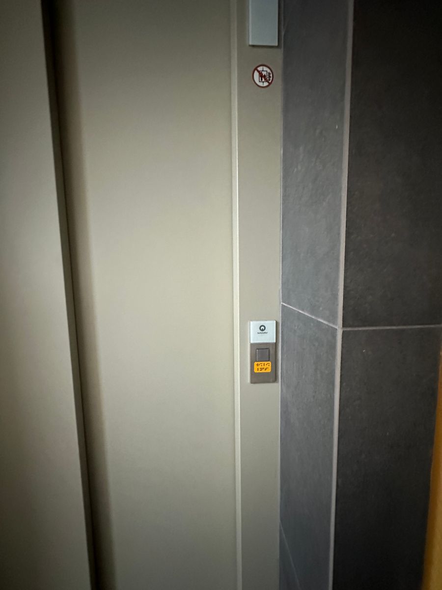 1838249189052319