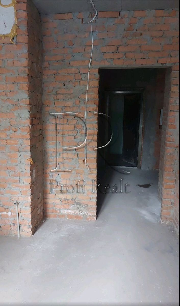 1839518498756319