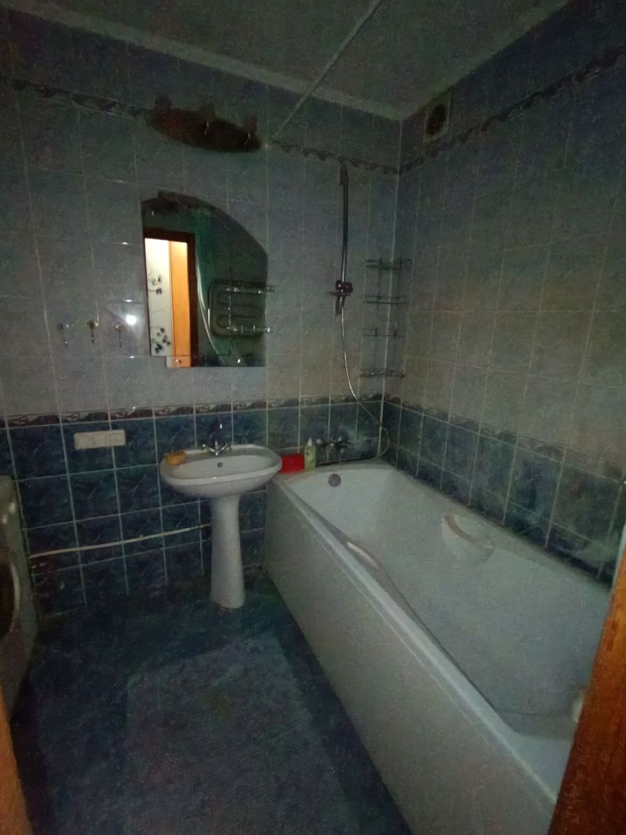 1818493072437032