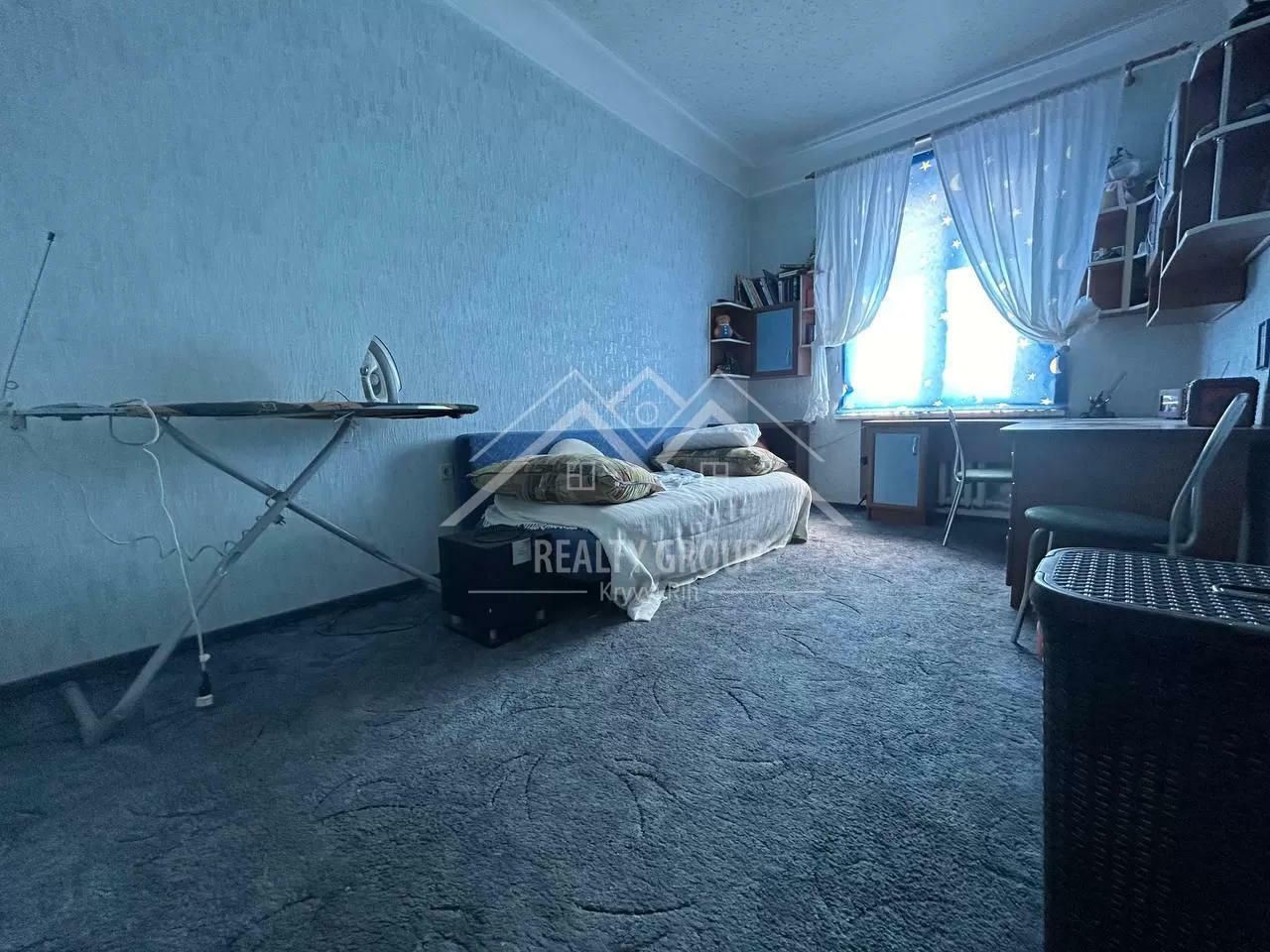 1827285566453032