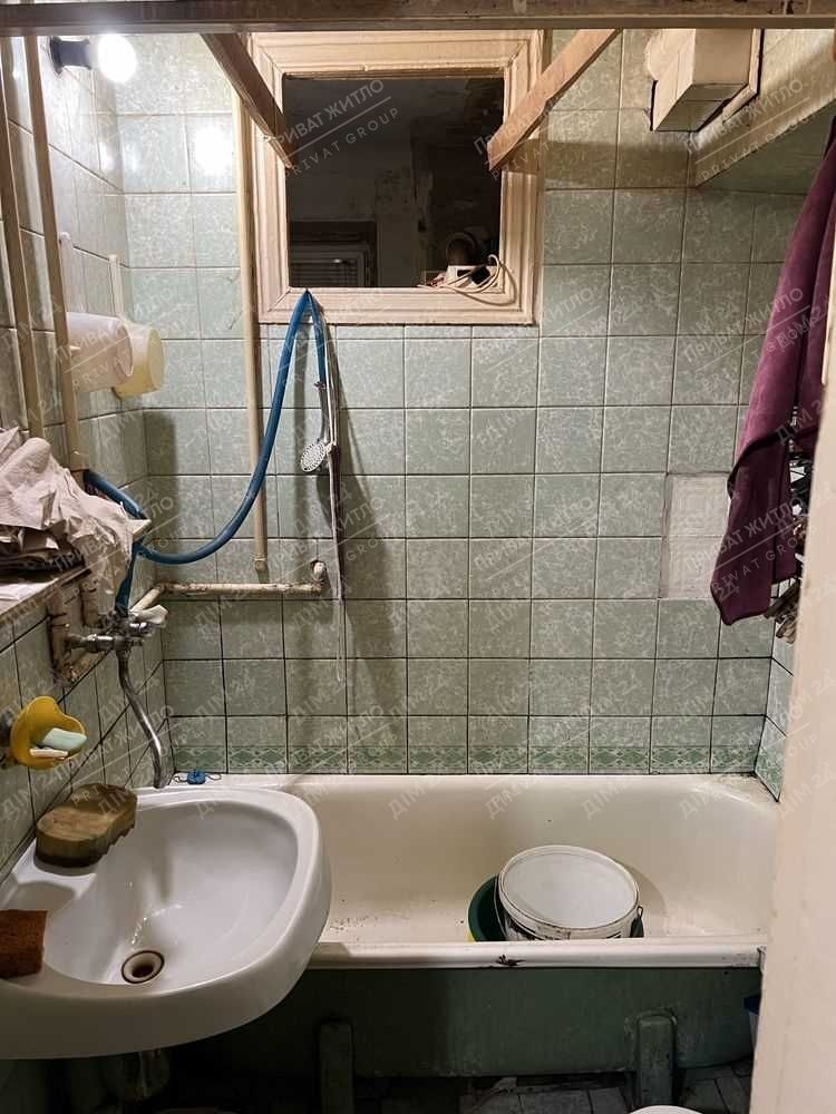 1835086693456323