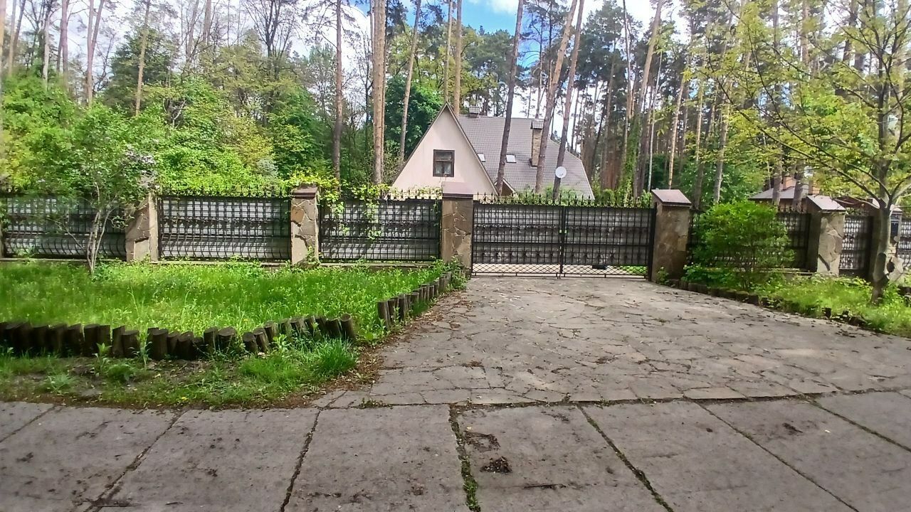 1835431596645323