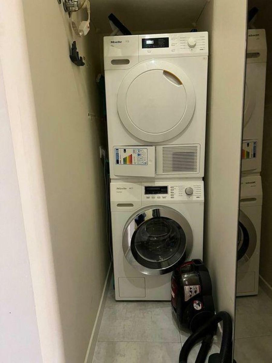 1835987759604323