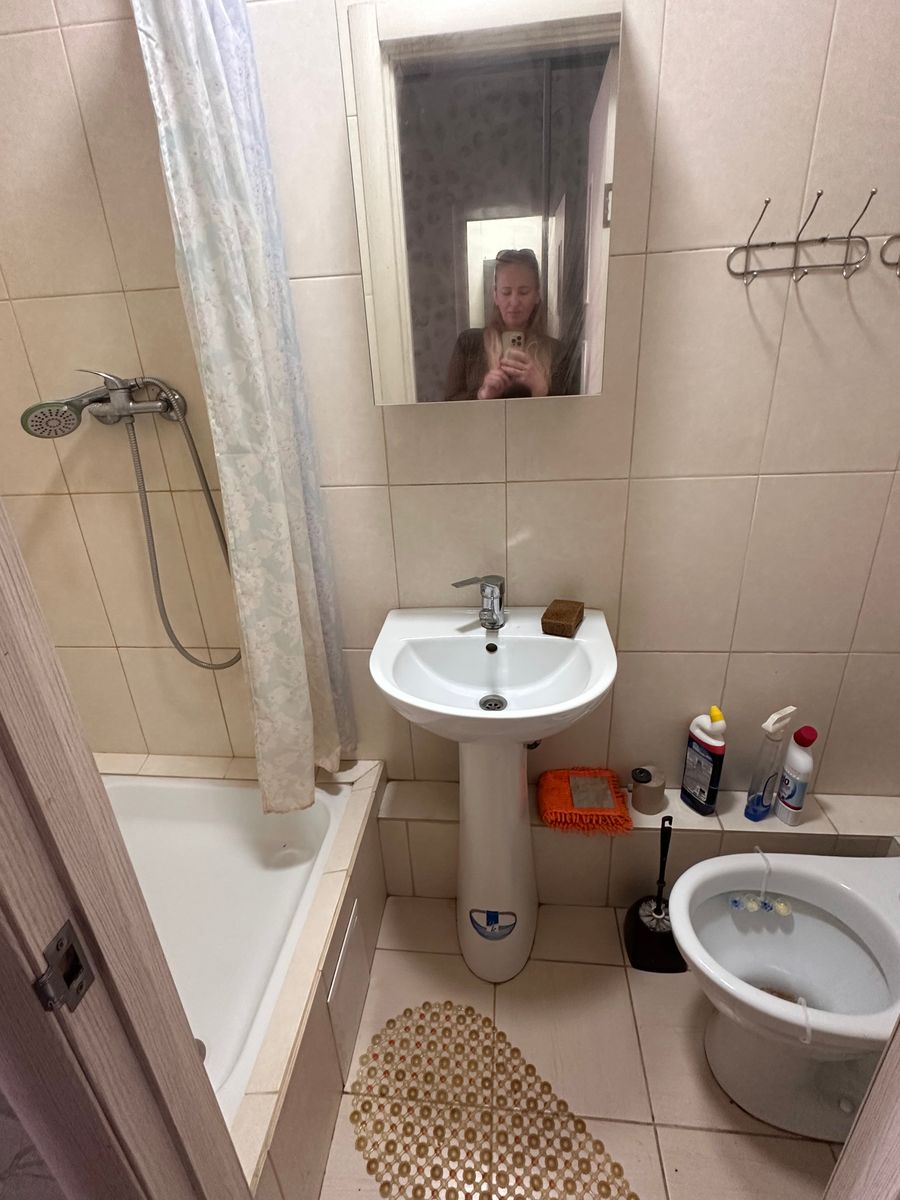 1834116077890325