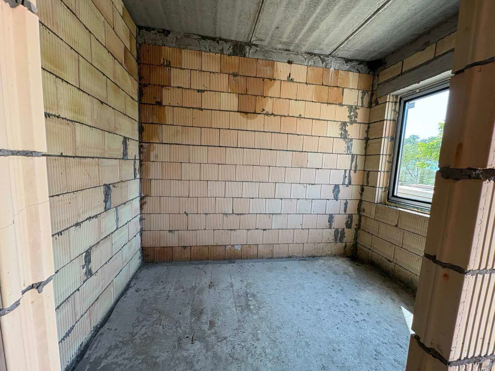 1835438532184325