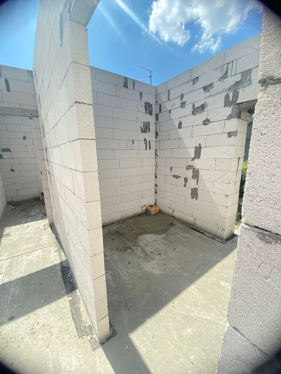 1839886584308325