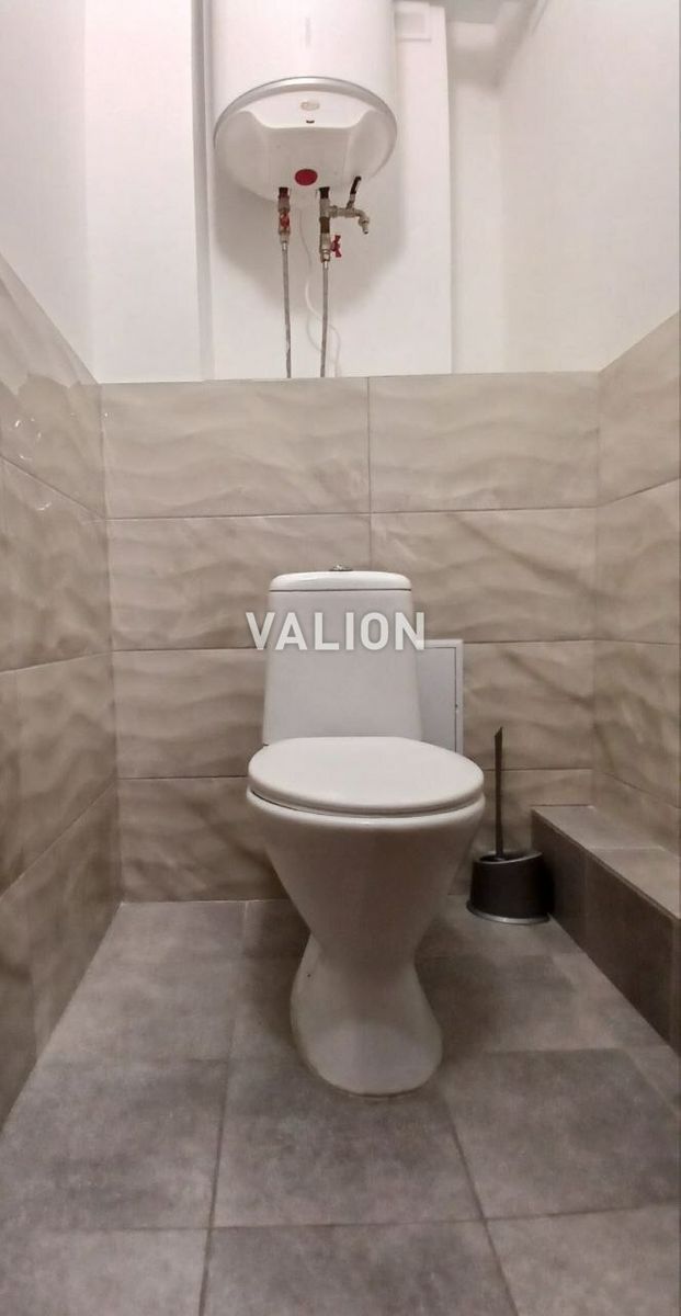 1832558489799326