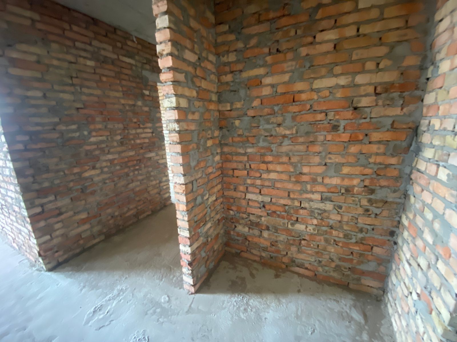 1832673158551326