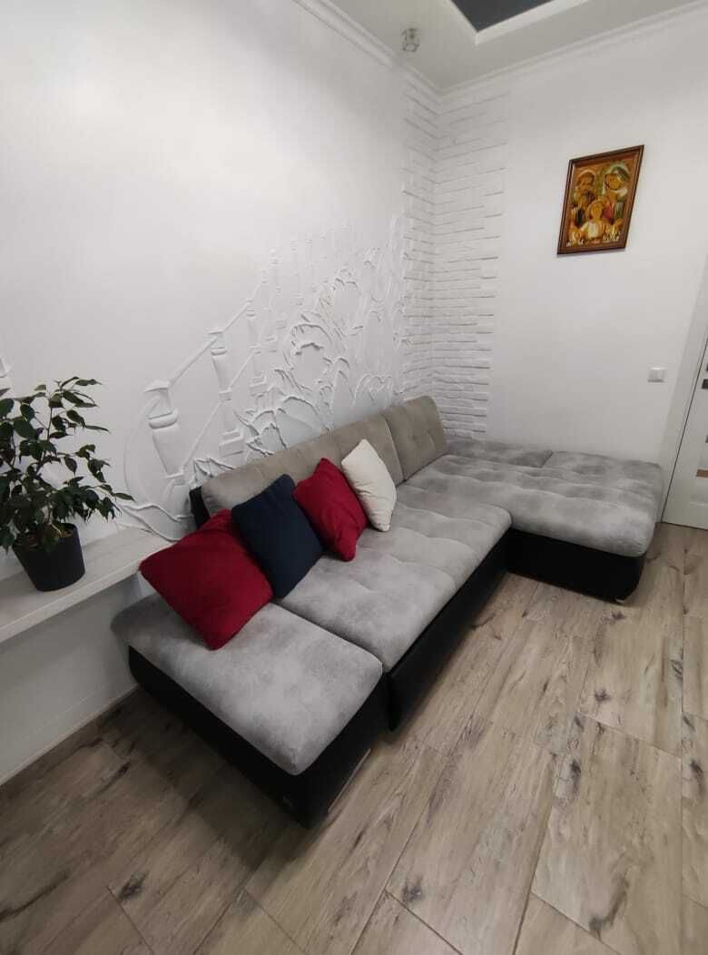 1832721781598326